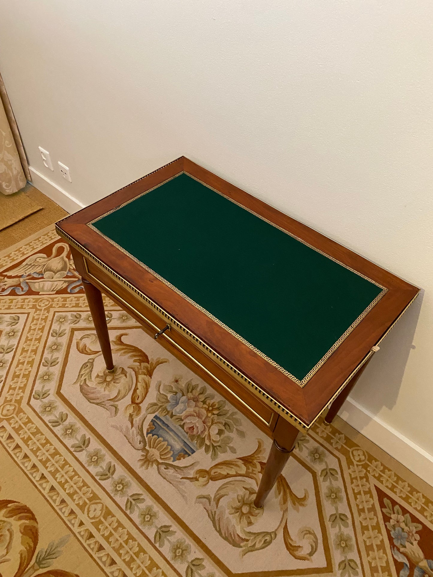 KLEIN BUREAU - SPEELTAFEL