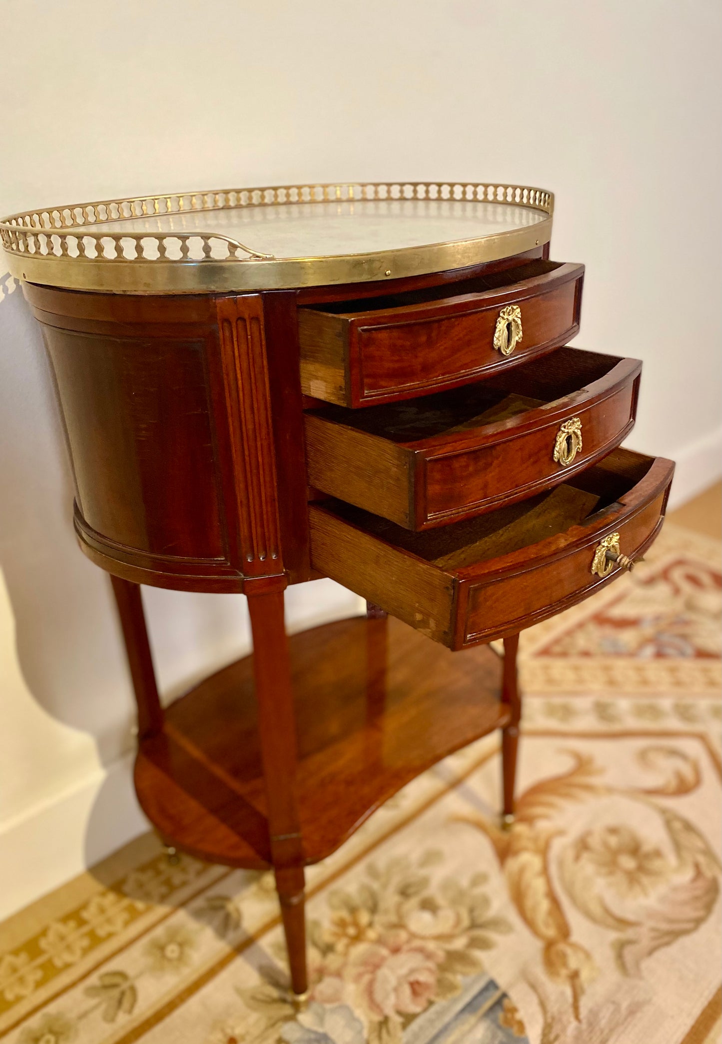 SALONTAFELTJE MAHONIE LOUIS XVI