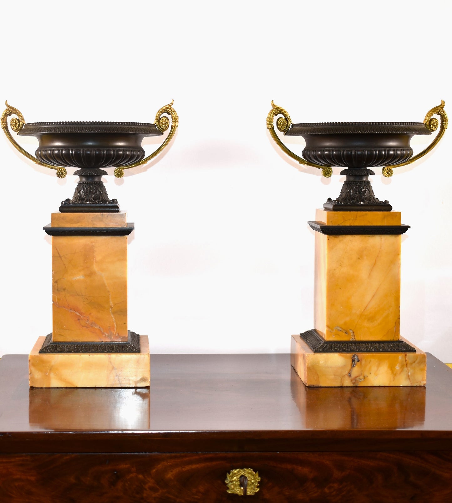 BRONZEN GEPATINEERDE COUPES