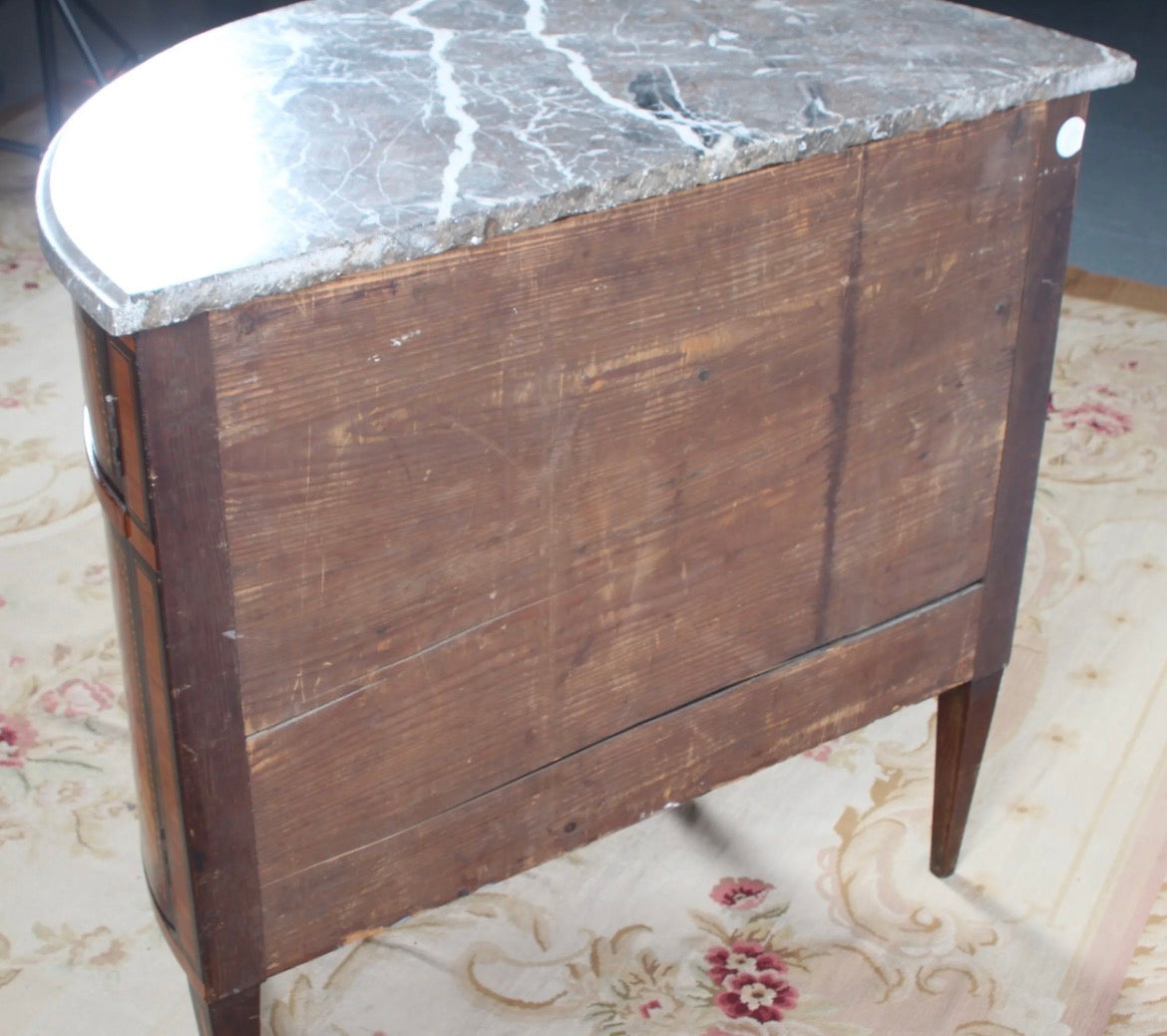 Demi-lune commode
