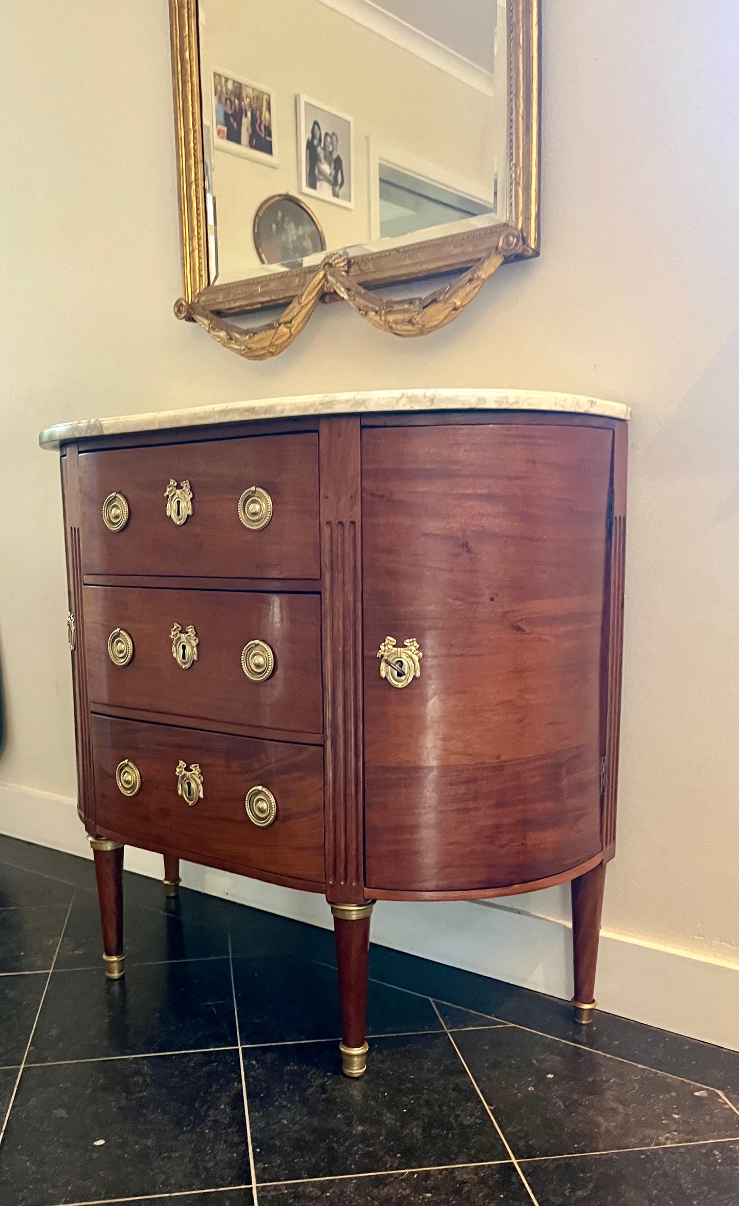 Demi- Lune commode