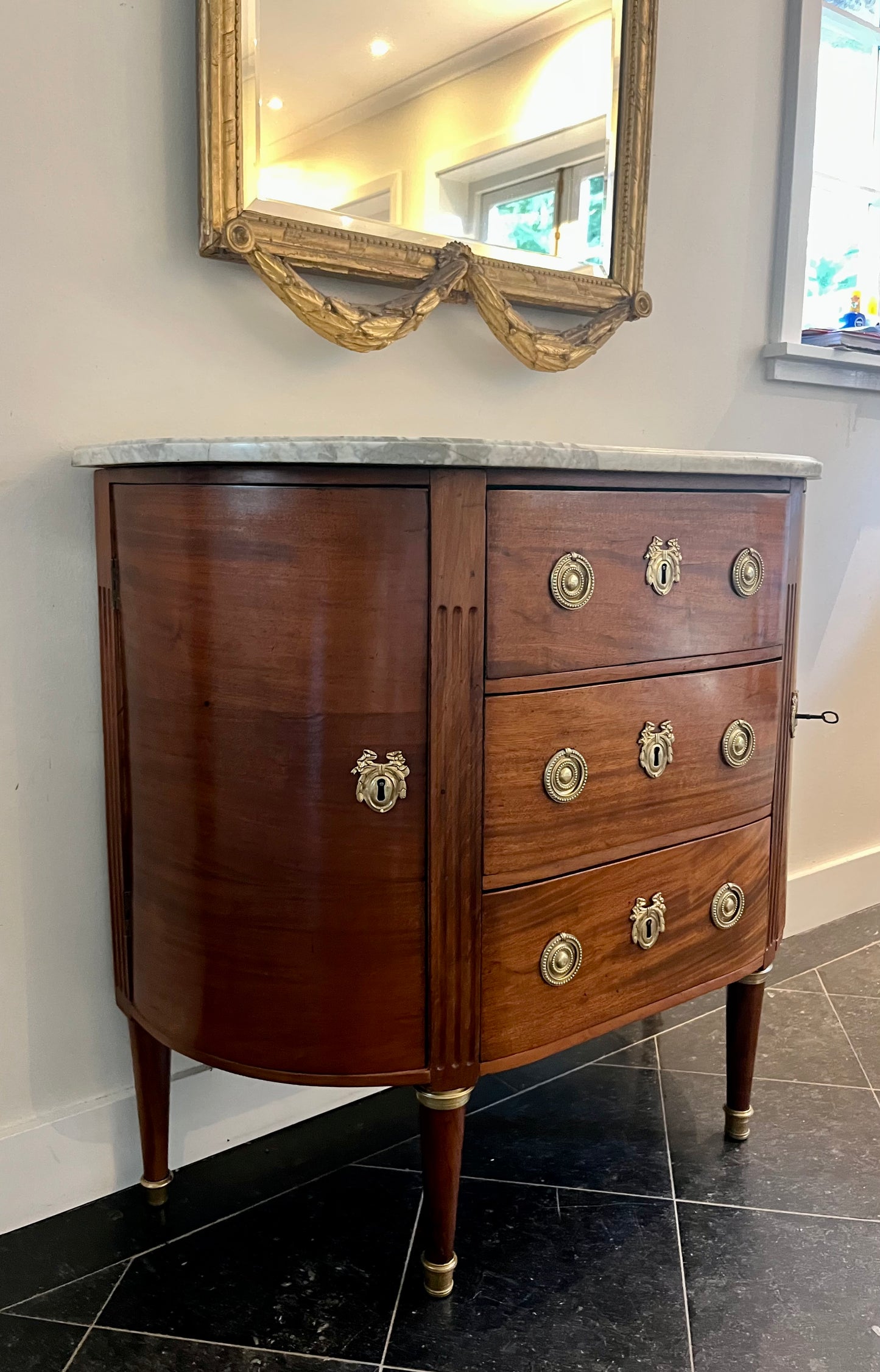 Demi- Lune commode