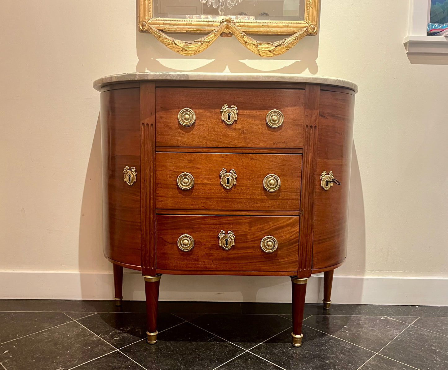 Demi- Lune commode
